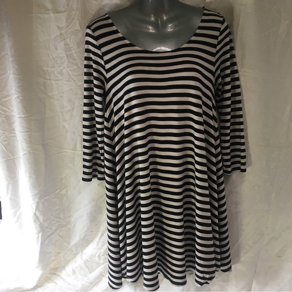 American Eagle Outfitters Size Med Women's Dress Black & White Stripe Cut Out